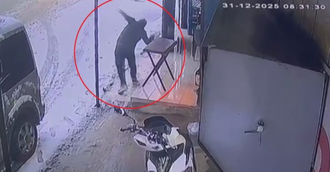 Kar yağışından dolayı kayganlaşan zemine ayağını atan yerle bir oldu