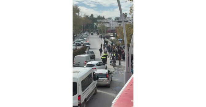 Ters yönden gelen motosiklete otomobil çarptı: 1 yaralı