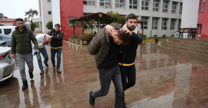 Kaçak sigara göndermek isterken kargo şubesi müdürünü öldüren şüpheli tutuklandı