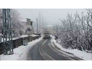 Mersin’in yüksek kesimlerinde karla mücadele sürüyor