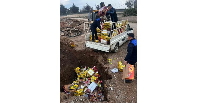 Raflarda satılmayı bekleyen 465 kilogram ürün toprağa gömülerek imha edildi