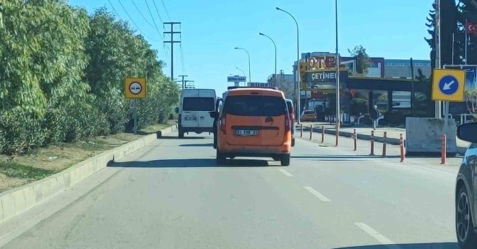 Emniyet kemerini kazalı kapıya bağladı