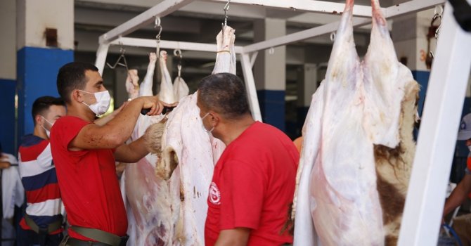 Büyükşehir 3 noktada kurban kesim hizmeti verdi
