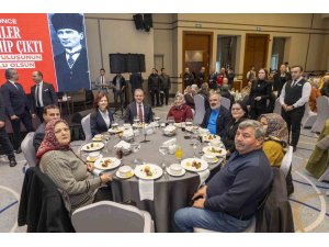 Seçer: "Şehitlerimiz bu ülkenin onurunu omuzlarında taşıdı"