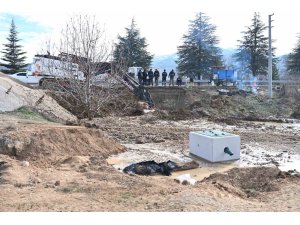 Eğirdir’den gelen içme suyu borusundaki patlak ekiplerce giderildi