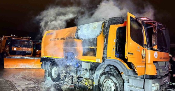 Karayolları’na ait kamyon alevlere teslim oldu