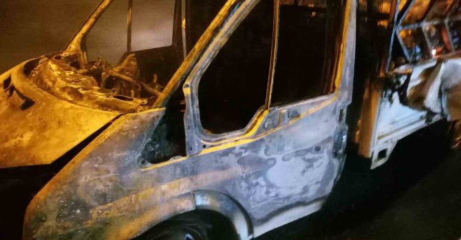 Osmaniye’de mandalina yüklü kamyonette çıkan yangın söndürüldü