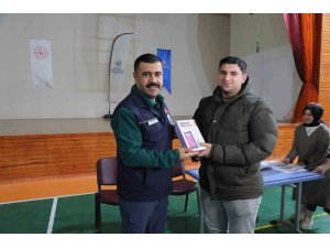 Depremzede öğrencilere burs ve tablet desteği