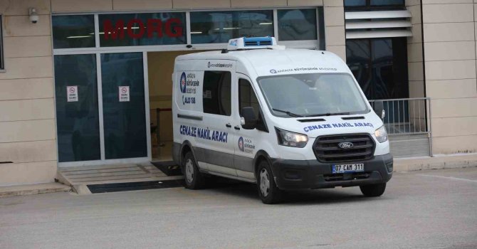 Antalya’da bıçaklanarak öldürülen anne ve kızının cenazeleri Ankara’ya götürüldü