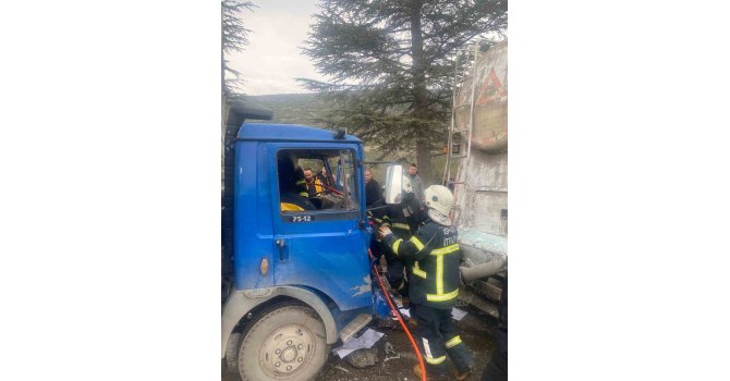 Isparta’da kamyonet ile mikser çarpıştı: 1 yaralı