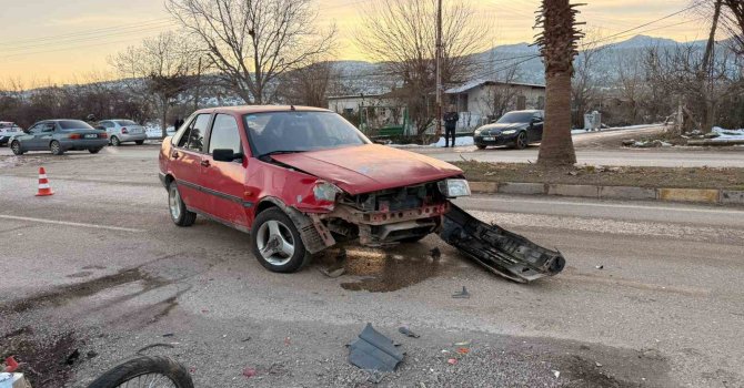 Hassa’da otomobille çarpışan motosikletin sürücüsü yaralandı