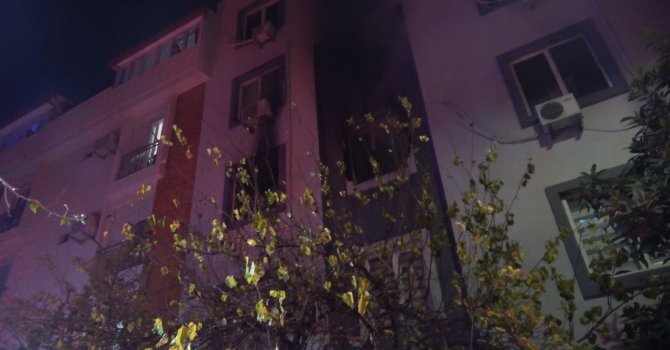 Antalya’da apartman dairesinde çıkan yangın korkuttu