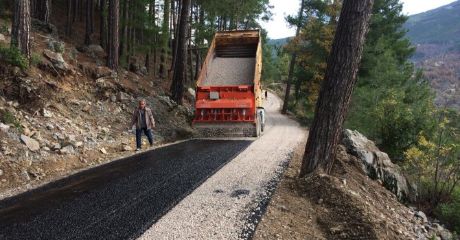 Alanya’nın dört  mahallesine asfalt