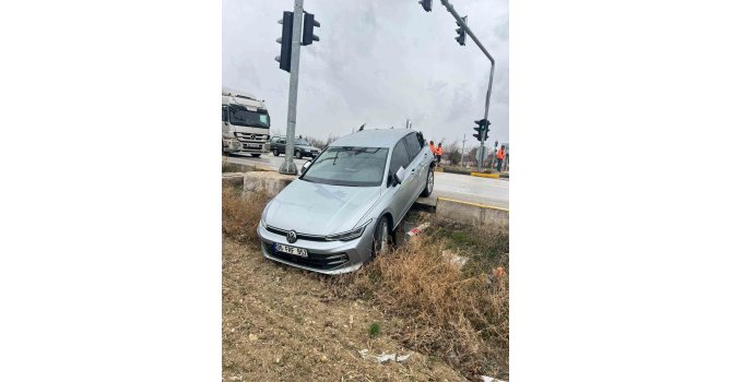 Burdur’da otomobil ile kamyon çarpıştı: 1 yaralı