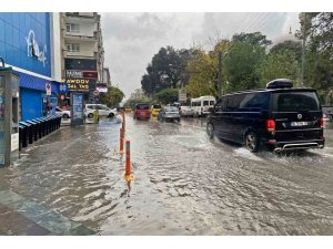 Antalya’da sağanak ve şiddetli rüzgar etkili oldu