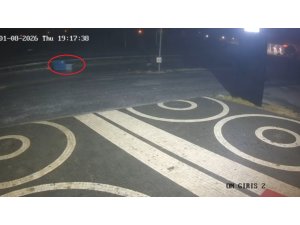 Antalya’daki hortum anı kamerada: Konteynerler savruldu, araç gitmekte zorlandı