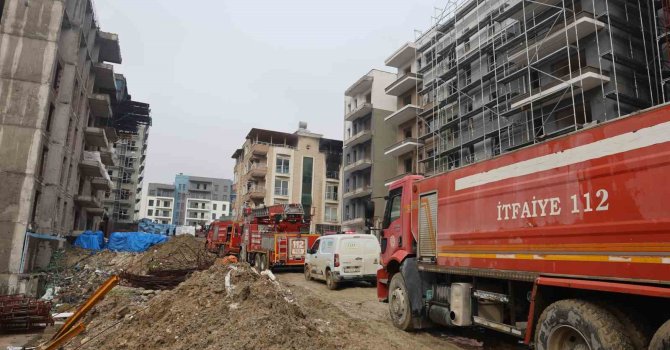 İşçilerin kaldığı apartman dairesi alevlere teslim oldu