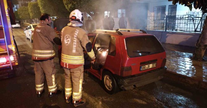 İskenderun’da otomobil yangını