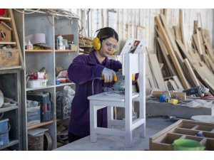 Mersin’de geri dönüşüm atölyesinde atıklar yeniden üretime kazandırılıyor