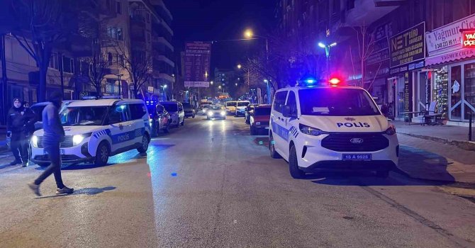 Burdur’da eğlence mekanında çıkan kavgada 2 kişi bıçaklandı