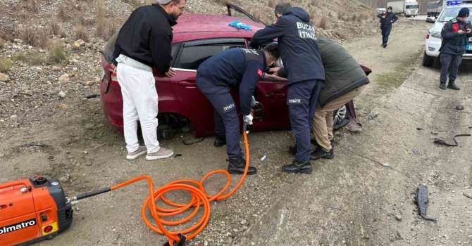 Burdur’da 3 otomobil çarpıştı: 4 yaralı