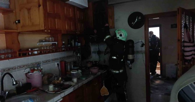 Ocakta unutulan fritöz itfaiyeyi alarma geçirdi