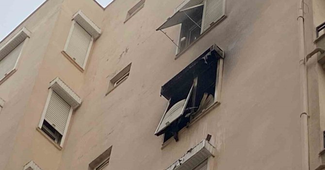 Apartman dairesindeki yangın korkuttu
