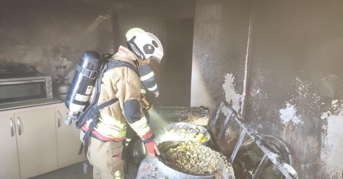 Defne’de yanan ev kullanılmaz hale geldi