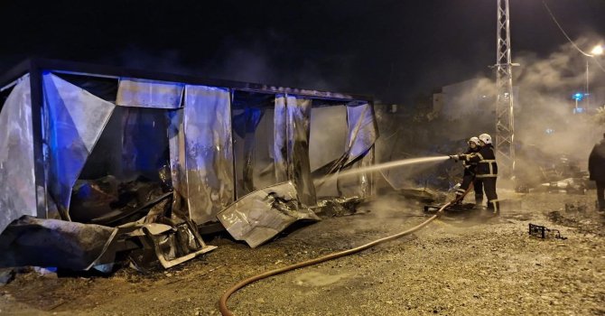 Samandağ’da konteyner yangını