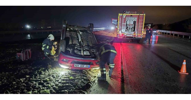 Ters dönen otomobildeki 2 kişi yaralandı