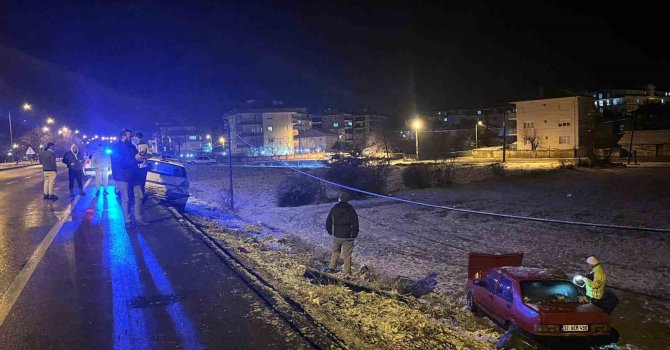 Isparta’da iki otomobil çarpıştı: 3 yaralı