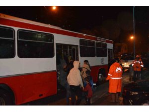 Tarsus’ta sağanak yağış sonrası selden etkilenen işçiler tahliye edildi