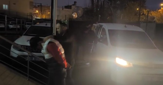 Parfüm hırsızları adli kontrol şartıyla serbest kaldı