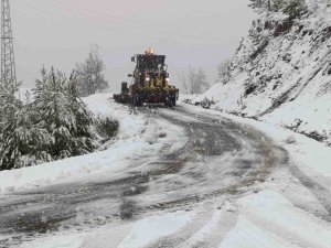 Antalya’nın yüksek kesimlerinde karla mücadele çalışması