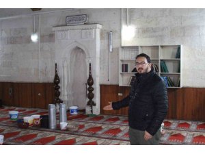 Çatısı akan 201 yıllık camide kovalı önlem