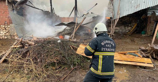 Burdur’da evde yangın paniği