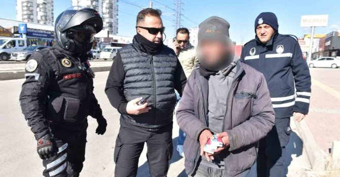 Kepez’de seyyar satıcı ve dilencilere operasyon