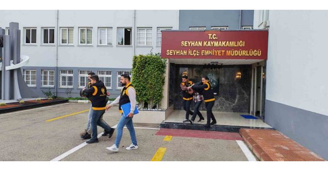 Evden AK-47 ve el bombası çıktı: 4 tutuklama