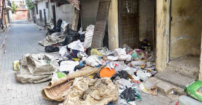 Adana’da çöp ev temizlendi