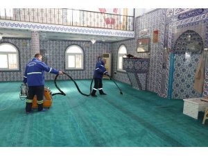 Akdeniz’de İbadethaneler periyodik olarak temizleniyor