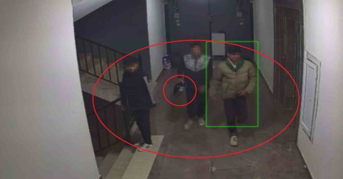 Daire önündeki ayakkabıları çaldılar