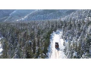 Adana Feke’de kar 1 metreyi aştı, çocuklar kızakla tatilin tadını çıkardı