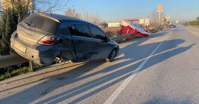 Kaza sonrası bariyerlerde asılı kaldı
