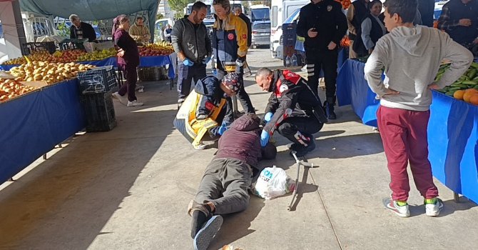 Alkolün etkisiyle pazaryerinde sızdı, vatandaşlar uyandıramayınca polis ve sağlık ekipleri müdahale etti