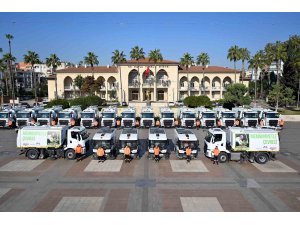 Mersin Büyükşehir Belediyesi, temizlik filosuna 22 yol süpürme aracı ekledi