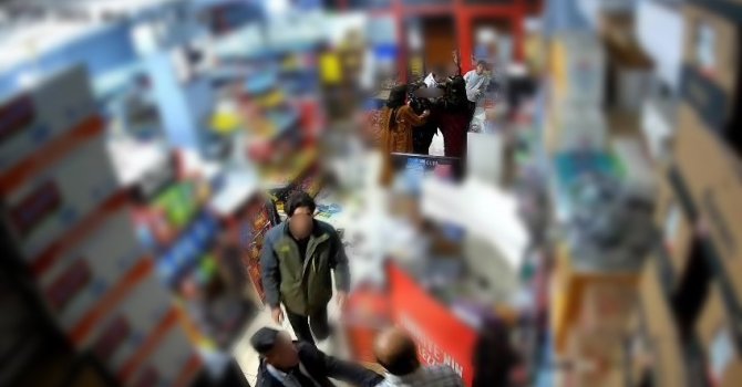 Markette kavga: Ortalık savaş alanına döndü