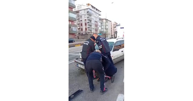 Isparta’da otomobil ışıklarda bekleyen araca çarptı: 1 yaralı