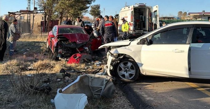 Osmaniye’de buzlanma nedeniyle trafik kazası: 2 yaralı