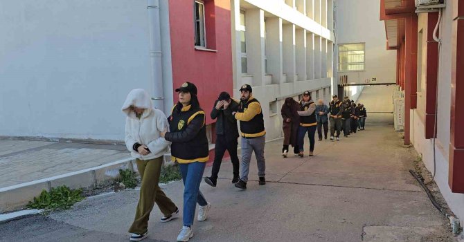 Fuhuş yaptıran masaj salonlarına operasyon: 14 tutuklama