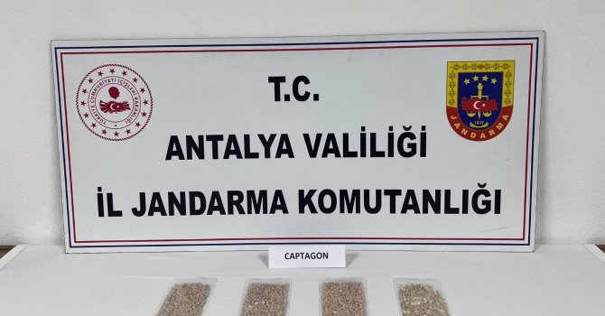 Antalya’da 6 bin 56 adet uyuşturucu hap ele geçirildi